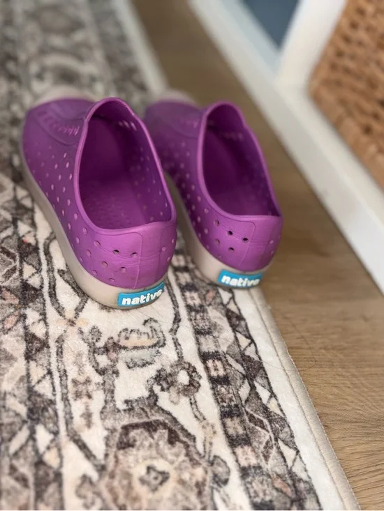 Native Shoes - Picture 5 of 6